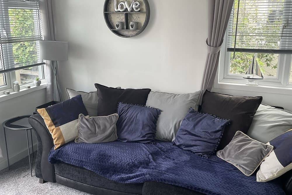 May Beach Cottage, Relaxing Stay With Sea Views in Leysdown, Kent