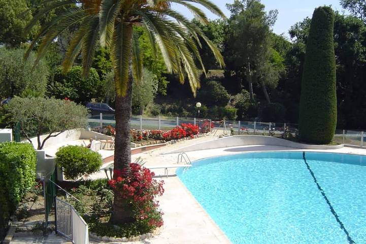 Gîte pour 3 personnes, avec jardin ainsi que piscine et jacuzzi, animaux acceptés dans Parc de Vaugrenier