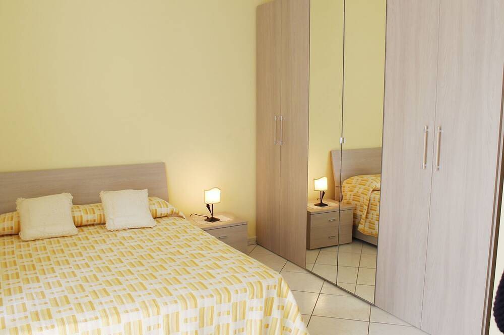 Ganze Wohnung, Wohnung im ersten Stock der Residenz Antigua in Fondachello, Catania Provinz