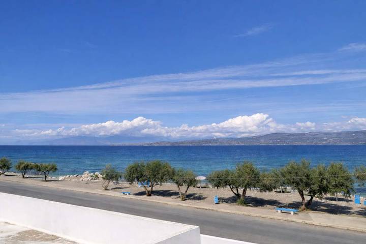 Apartamento para 4 personas, con Vistas al mar y Jardín en Corinto