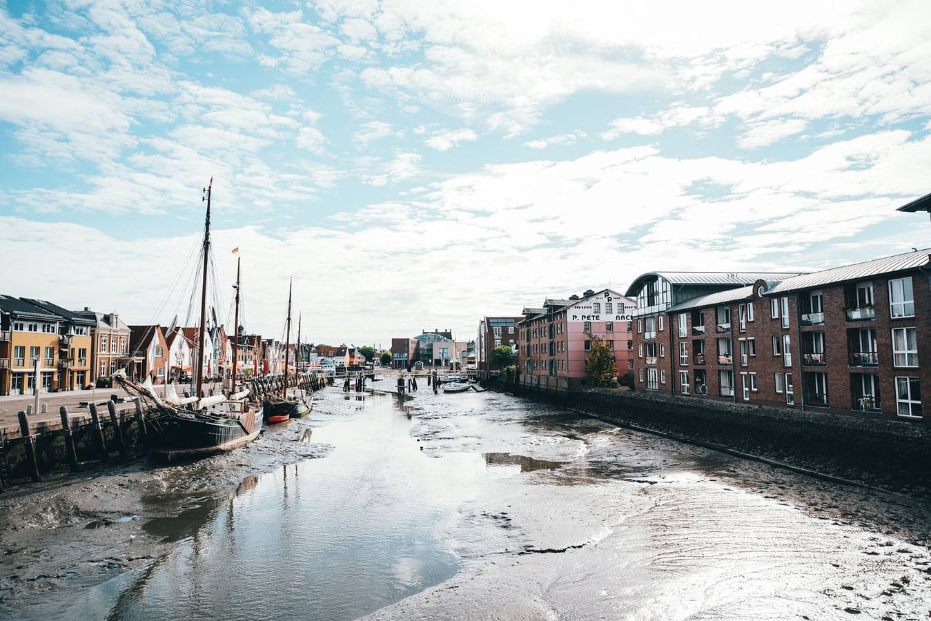 Ganze Wohnung, Komfortable Ferienwohnung mit Balkon und Parkplatz direkt am Husumer Hafen in Husum Hafen, Husum