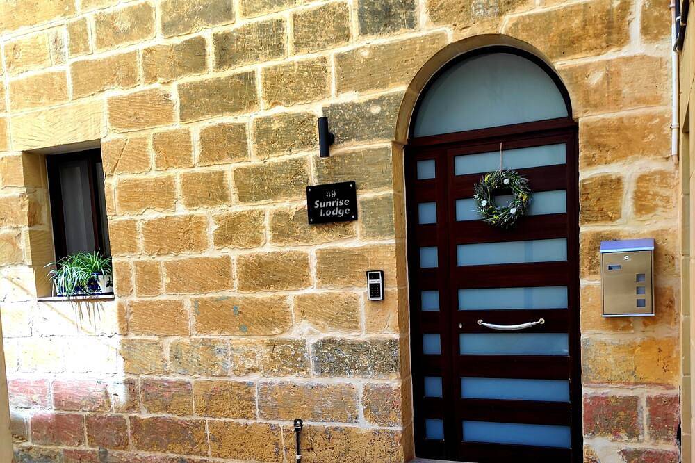 Charming Ghajnsielem Guest House, Steps away from Mgarr Harbor in Għajnsielem, Gozo