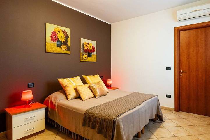 Appartamento intero, Incantevole appartamento per 4 persone con WIFI, balcone, animali ammessi e vista panoramica in Andora, Riviera di Ponente