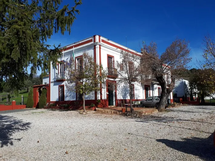 Casa de huéspuedes para 2 personas, con jardín además de terraza y piscina - 1