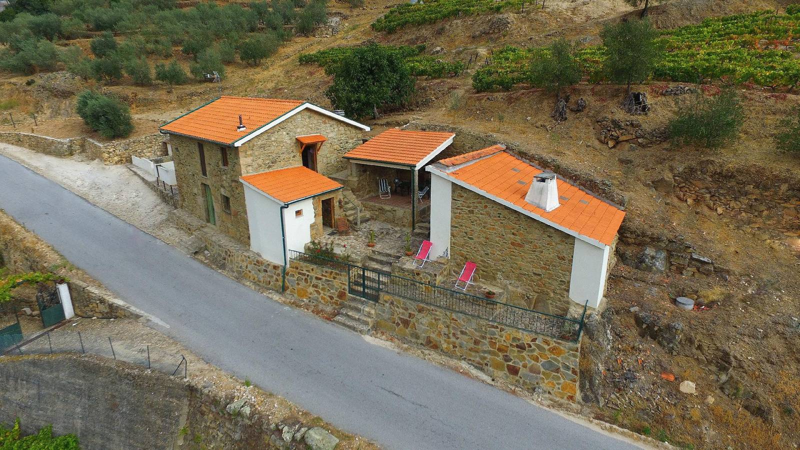Holiday House in Várzea De Abrunhais with Terrace and Barbecue in Lamego, Valle del Duero