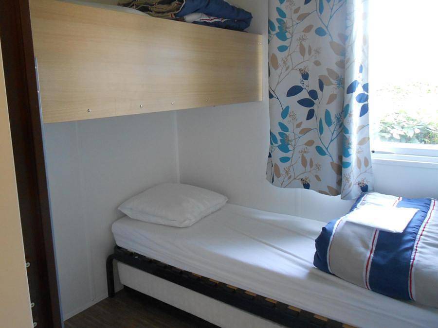Camping Le Panoramic - Tente en toile et en bois 5 personnes - Tithome 25m² 2 chambres - Pas De Wc Et Salle De Bain in Binic, Côte de Goëlo