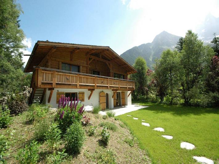 Ferienhaus für 10 Personen, mit Balkon und Terrasse sowie Whirlpool und Garten in Chamonix