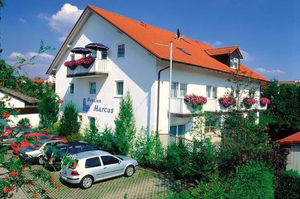 Ganze Wohnung, Ferienwohnung 1.Stock mit Ost- und Südbalkon (58qm) in Neustadt a.d.Donau, Altmühltal