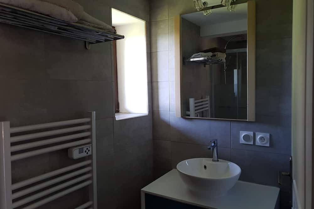 Entire apartment, Stylish apartment in chalet, Val d'Abondance-Portes du Soleil / 1 in Vacheresse, Thonon-les-Bains region