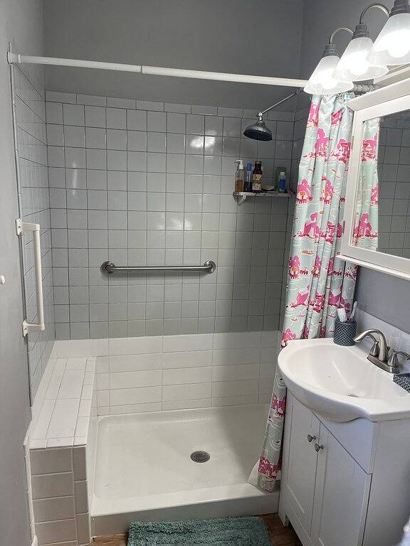 Vacation rental for 4 people, with yard, with pets in Jamestown