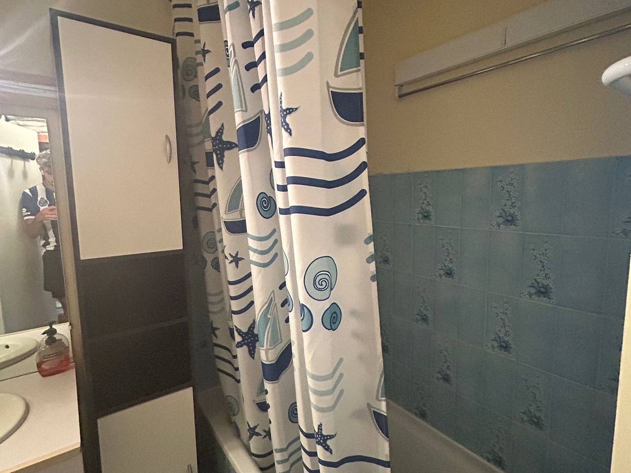 Studio entier, Studio au pied des pistes avec parking gratuit in Super Besse, Besse-et-Saint-Anastaise