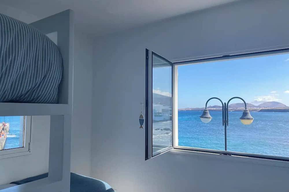 Encantadora casa  en primera línea de mar en Arrieta. in Arrieta, Lanzarote