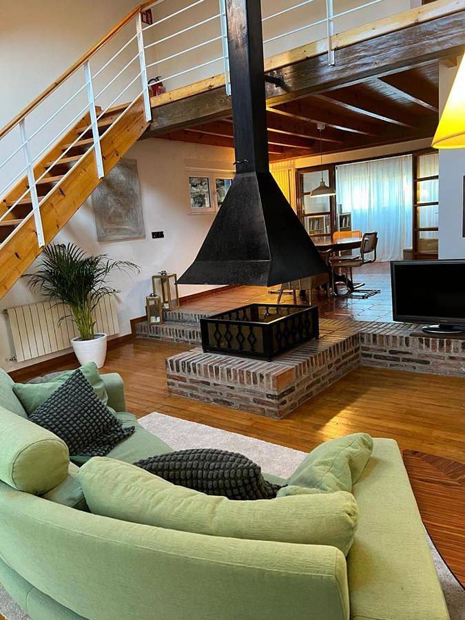 Gîte pour 10 personnes, avec jardin et vue dans Balmori