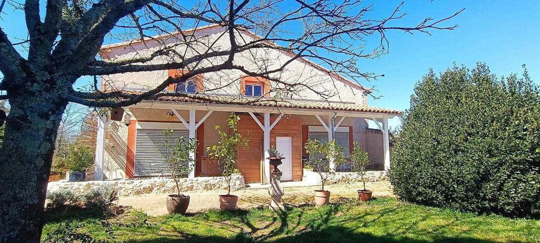 Gîte pour 10 personnes, avec Terrasse et Jardin à Puybegon