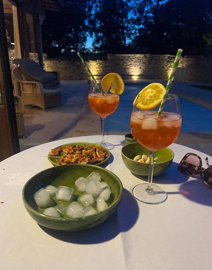 Location de vacances pour 2 personnes, avec terrasse et vue ainsi que piscine et jardin à Mercurey - 2