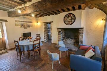 Gîte pour 4 personnes, avec terrasse dans Tigy