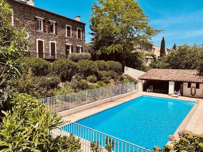 Appartement de vacances pour 4 personnes, avec piscine et jardin, animaux acceptés