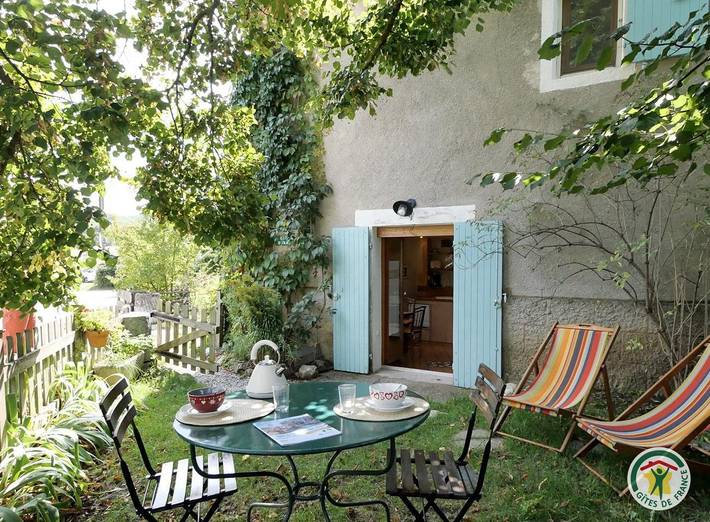 Gîte pour 2 personnes, avec jardin, animaux acceptés à La Bâtie-Montsaléon