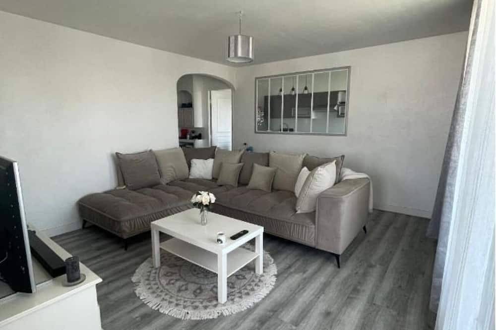 Entire apartment, Appartement Proche Aéroport in Marignane, Istres region