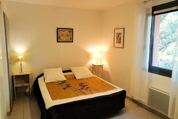 Gîte pour 4 personnes, avec jardin dans Plage Des Capucins La Ciotat - 2