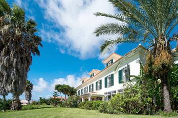 Hôtel pour 2 personnes, avec piscine ainsi que jardin et vue dans Estreito da Calheta