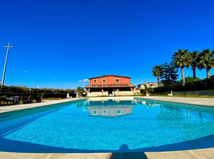 Ferienwohnung für 6 Personen, mit Pool und Garten sowie Ausblick, kinderfreundlich
