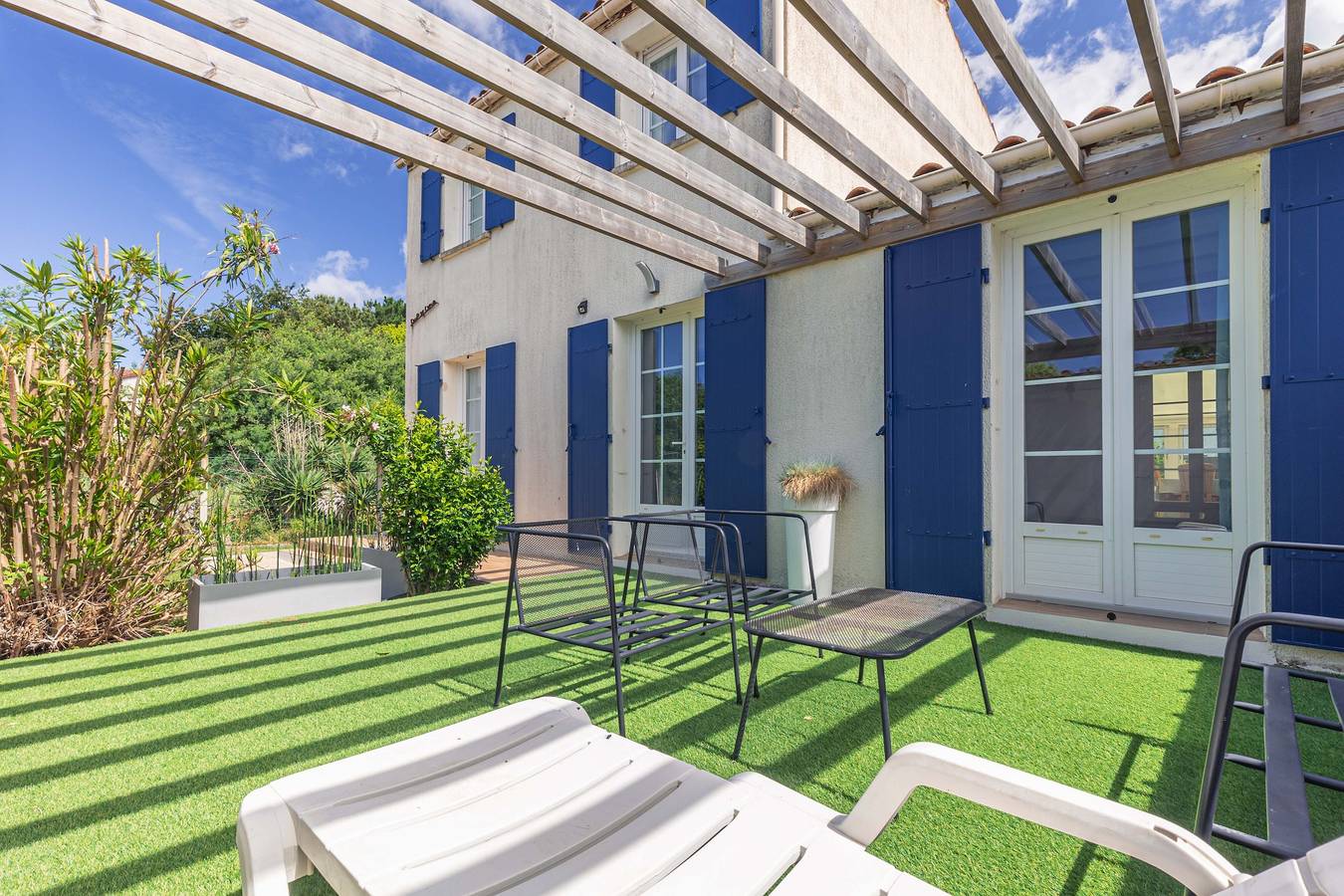 Maison de vacances « Charmante Maison Familiale » avec terrasse privée et jardin privé in Le Grand-Village-Plage, Côte de Beauté