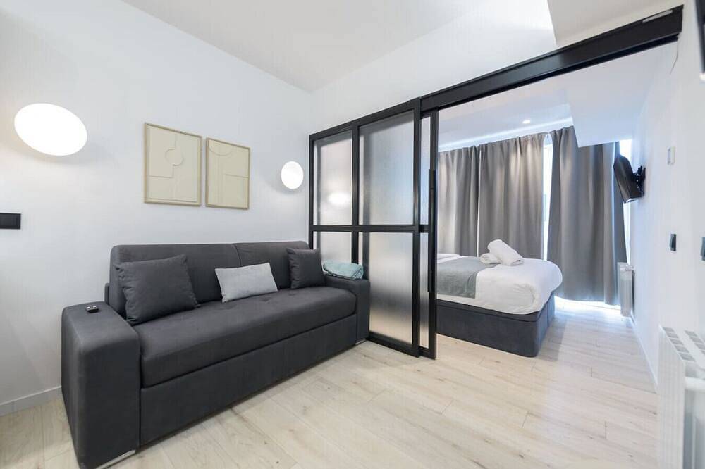 Entire apartment, Deluxe Sol, by Monaro 1Br 1Bth Exterior. in Centro (Madrid), Madrid