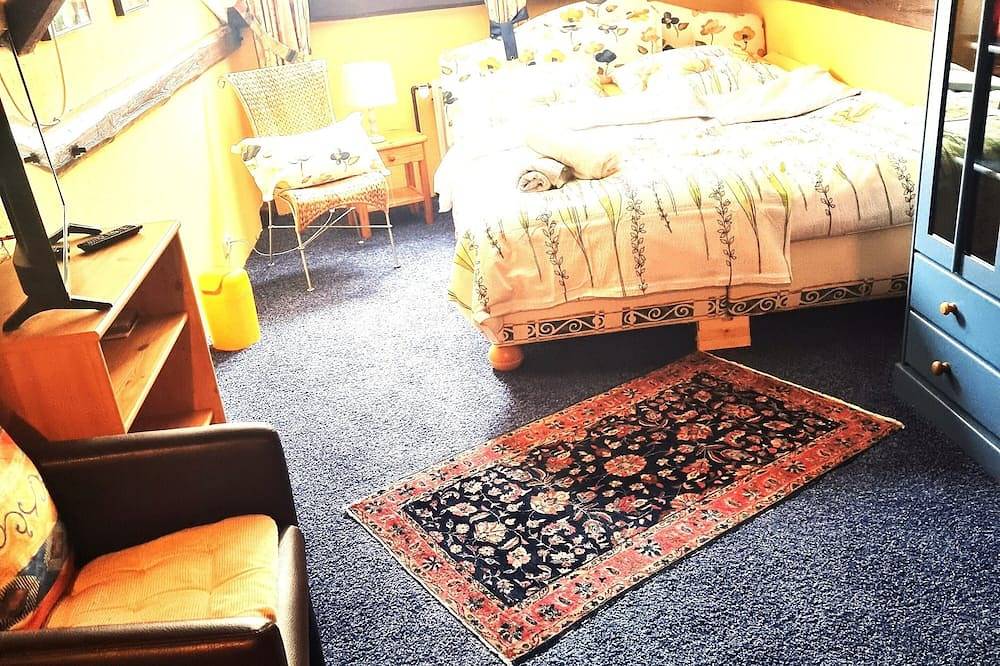 Ganze Wohnung, Doppelzimmer Nr. 1 mit Etagendusche / Wc in Wahlshausen, Oberaula