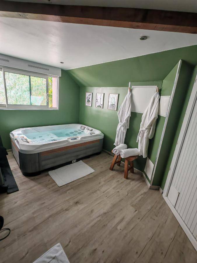 Tente pour 2 personnes, avec terrasse ainsi que vue et jardin dans le Jura - 2