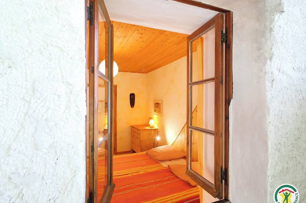 Grand gîte montagnard 9 pl, poêle à bois 2 t., sauna, Céüse, Gap, Hautes-Alpes in Gap, Région de Gap