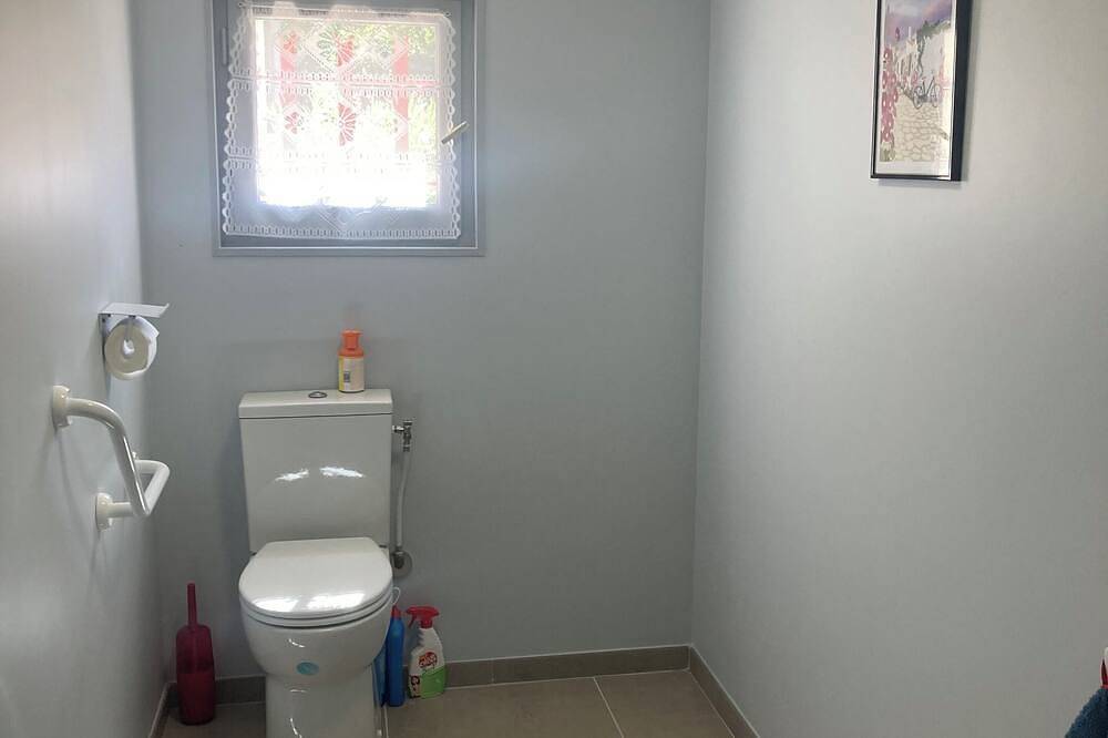 Petit logement de plain-pied accessible Pmr, 2* in Caylus, Tarn-et-Garonne