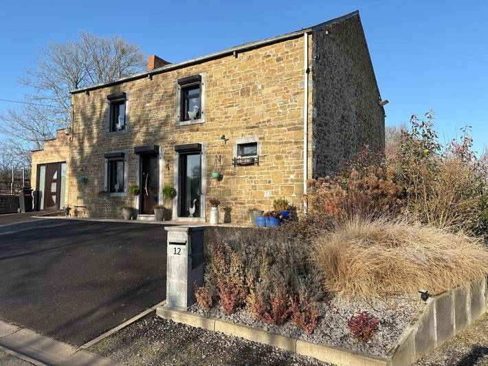 Location de vacances pour 7 personnes, avec jardin et terrasse à Couvin