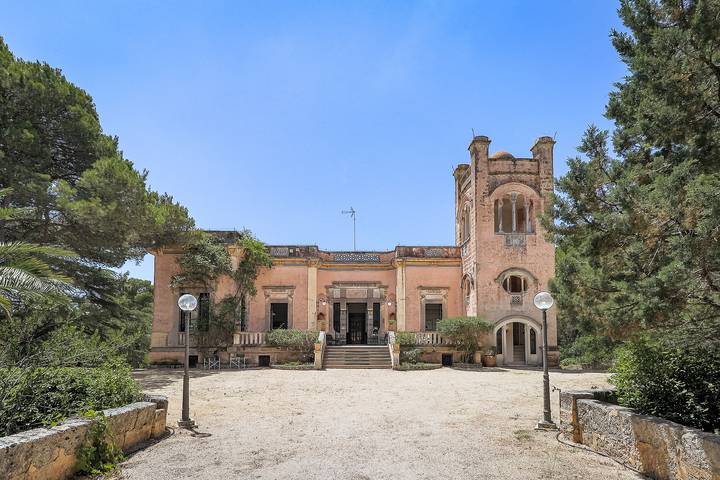 Villa per 14 persone, con giardino e panorama nonché balcone a Nardò
