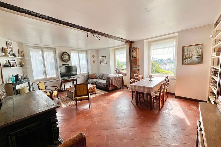 Familienhaus mit Terrasse und Blick auf die Loire in Saint-Denis-de-l'Hôtel, Loire-Tal