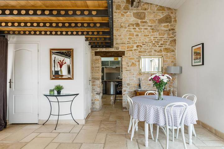 Location de vacances pour 2 personnes, avec jardin à Lissieu - 2