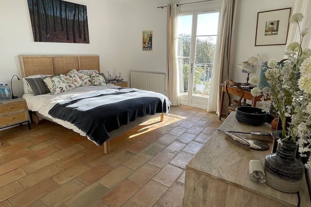 Villa Familiale Typiquement Provençale, au Calme, à 20 min D'aix in Saint-Maximin-la-Sainte-Baume, Brignoles region