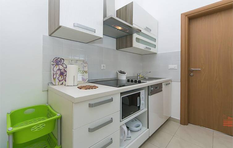 Ganze Ferienwohnung, Urlaub am Meer: Modernes Apartment mit WLAN, Küche und Parkplatz in Brela, Makarska Riviera