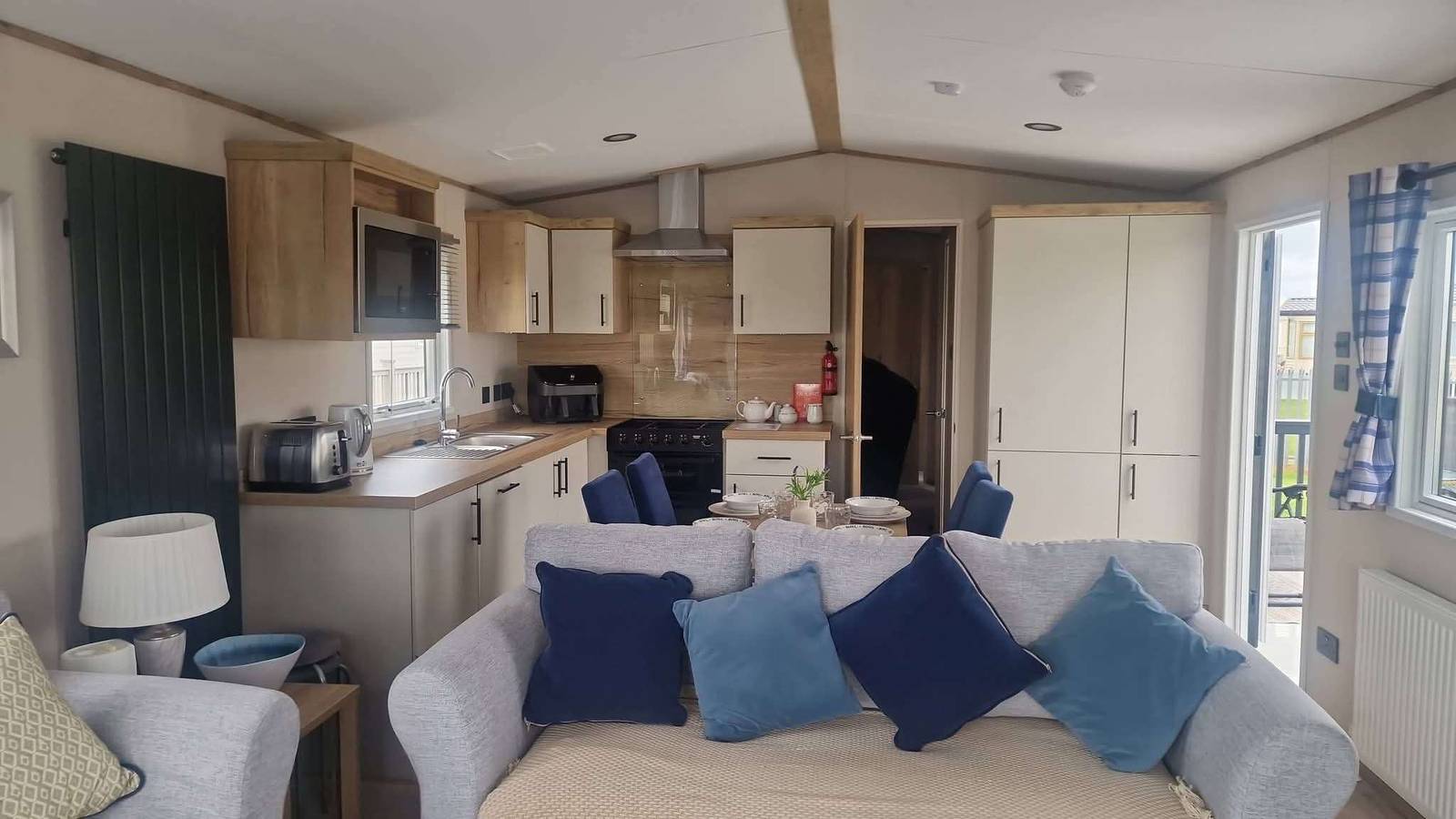 3 Bed - Sleeps 8 - Family & Pet Friendly in Ingoldmells, Lincolnshire