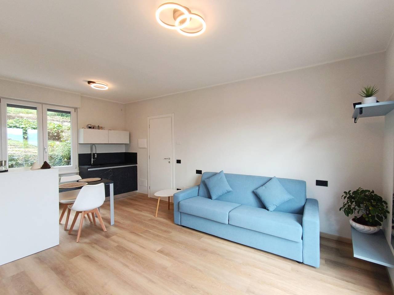 Ganze Wohnung, Ferienwohnung für 2 Personen mit Seeblick in Someraro, Comune di Stresa