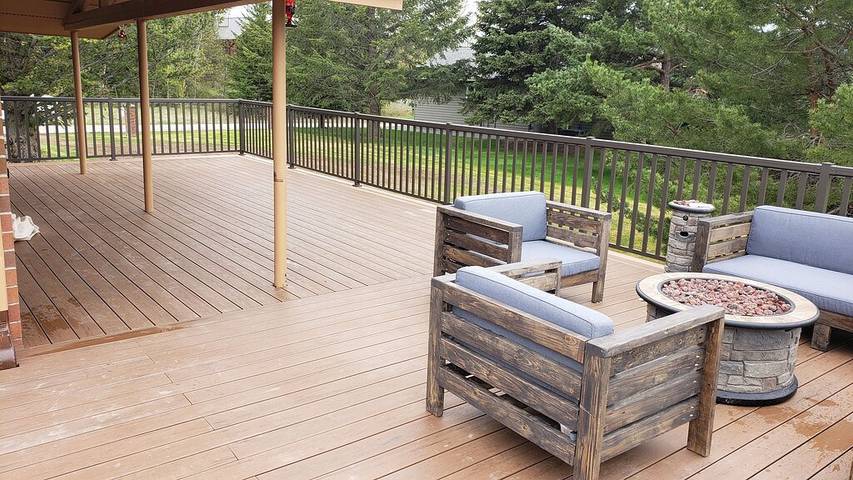 Holiday home for 6 people, with hot tub and garden in Glacier National Park