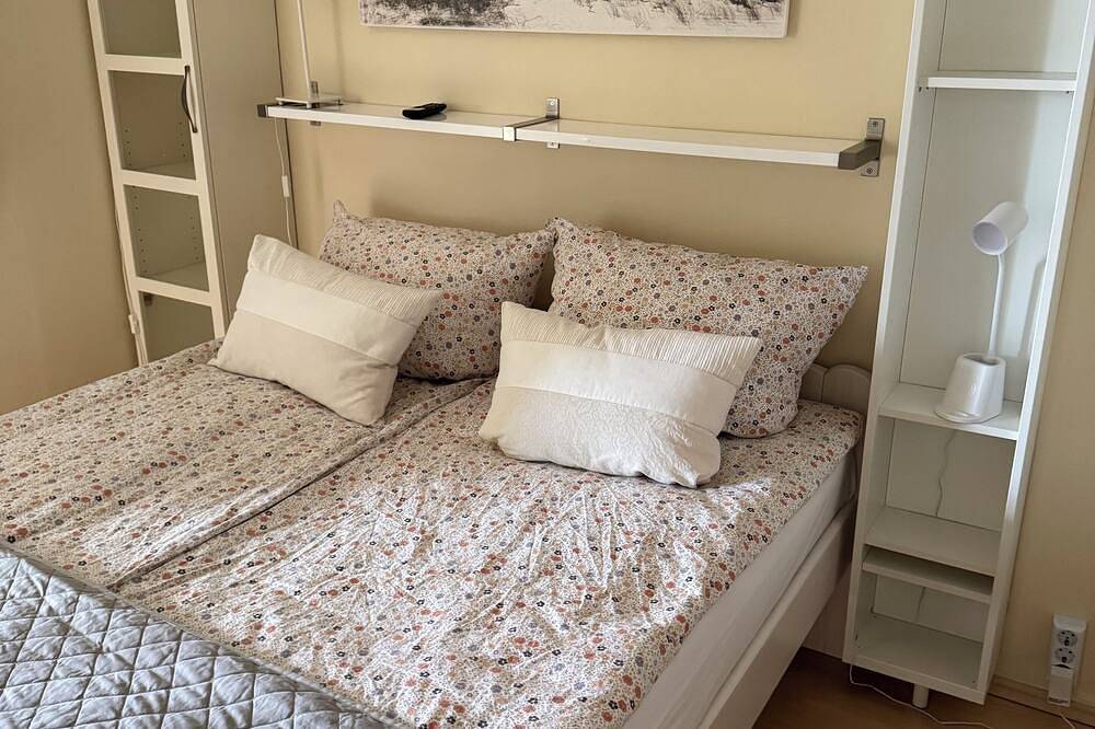 Ganze Wohnung, \"Ostseeblick\"-Sehr schönes 2-Zi.-Appartement  im Olympiazentrum. Hundefreundlich in Kieler Förde, Kiel