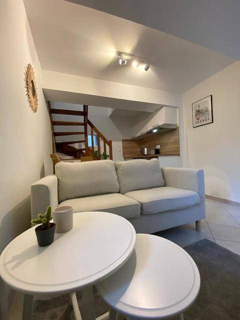 Appartement entier, Petite maison indépendante à 7mn de la plage in Douvres-la-Délivrande, Région de Caen