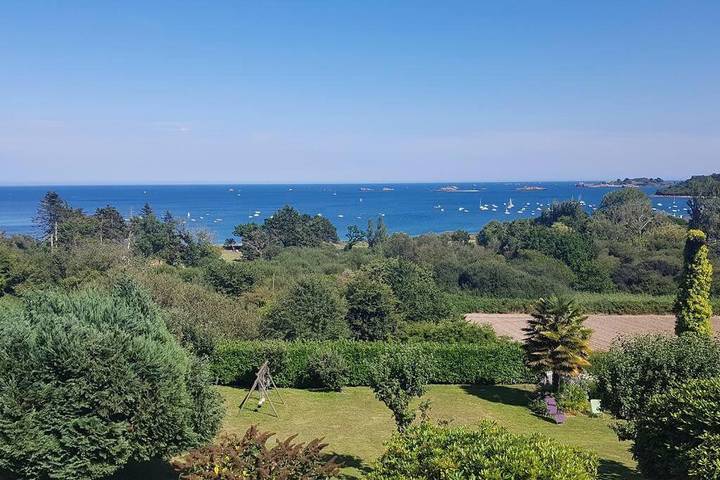 Location de vacances pour 8 personnes, avec vue et jardin dans Plage de Launay