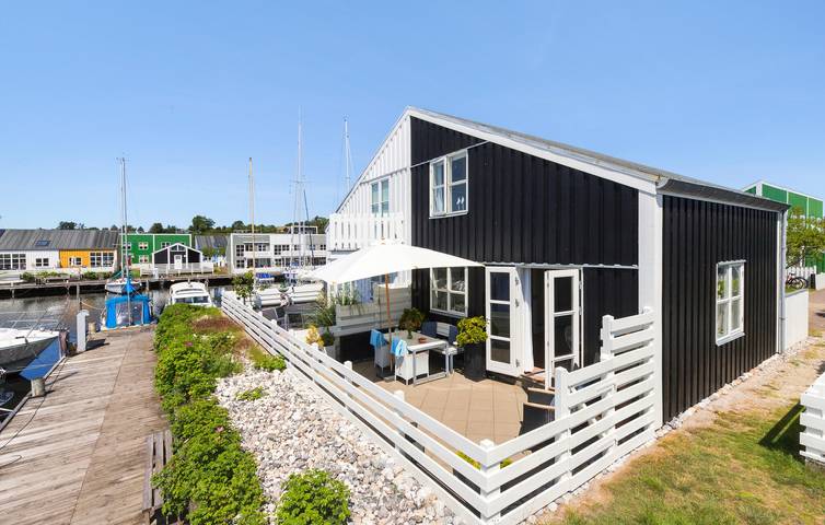 Vakantiehuis voor 5 personen, with tuin and sauna as well as zwembad and terras in Ebeltoft