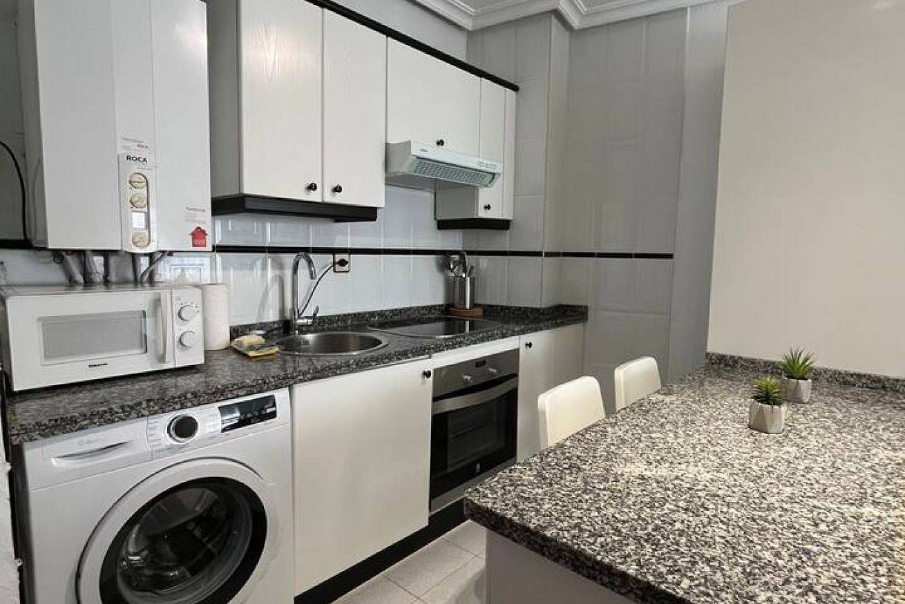 Appartamento intero, Cozy Apartment with Wi-Fi & Full Kitchen in Oviedo, Montagne Cantabriche