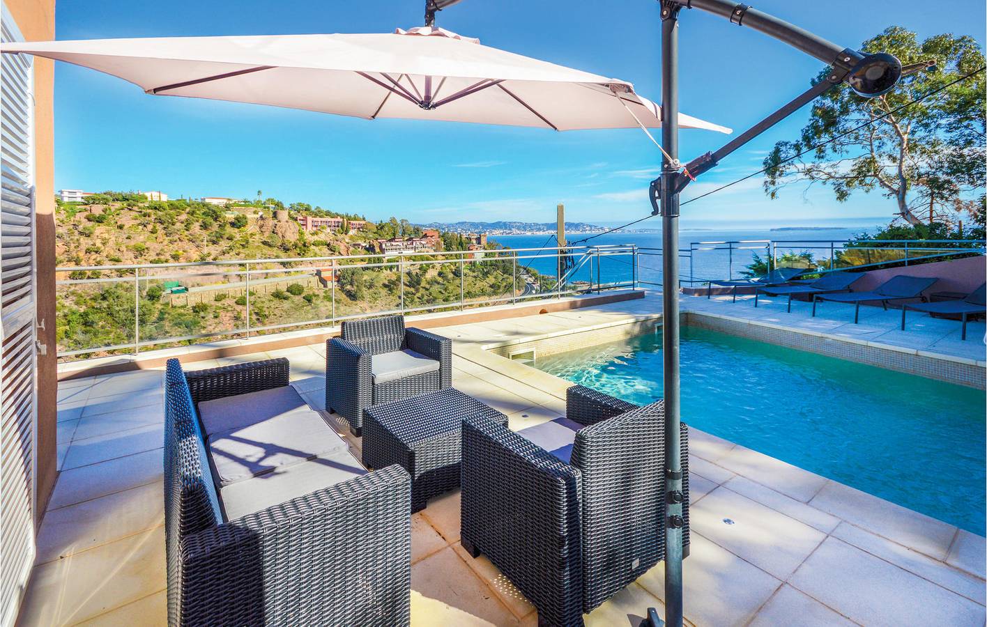 Amplio Apartamento con piscina y parking | Playa 1000m in Théoule-sur-Mer, Massif de l'Esterel