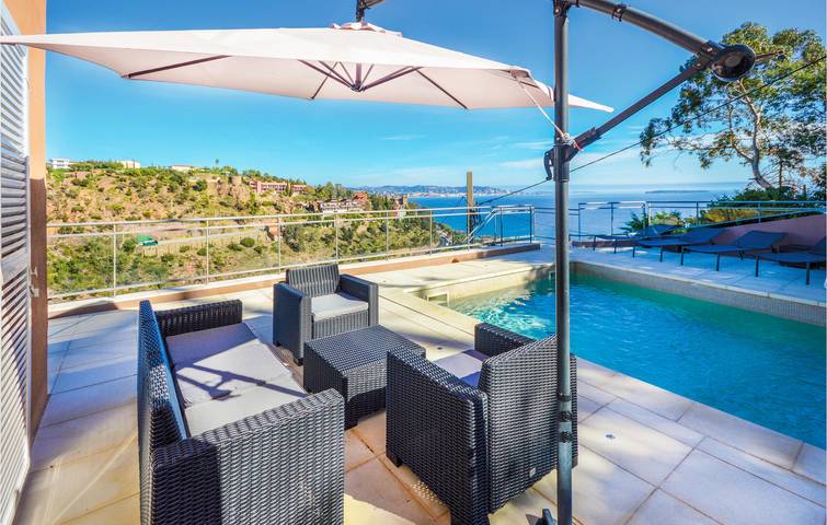 Amplio Apartamento con piscina y parking | Playa 1000m in Théoule-sur-Mer, Massif de l'Esterel