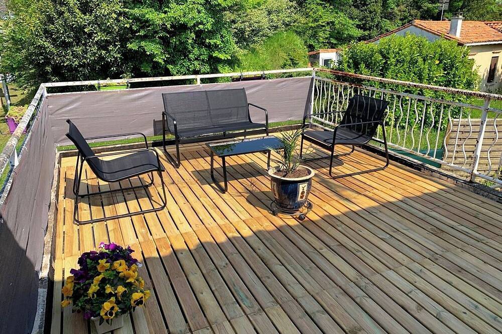 Entire apartment, Sunny apartment 12 mins to beach in Chenac-Saint-Seurin-d'Uzet, Saintes region