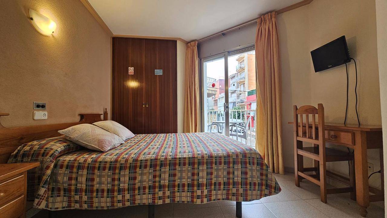 Twin Room in Blanes, Costa Brava